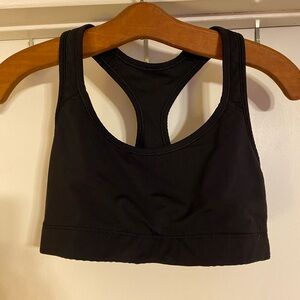 Gapfit medium impact sports bra w/ key holder